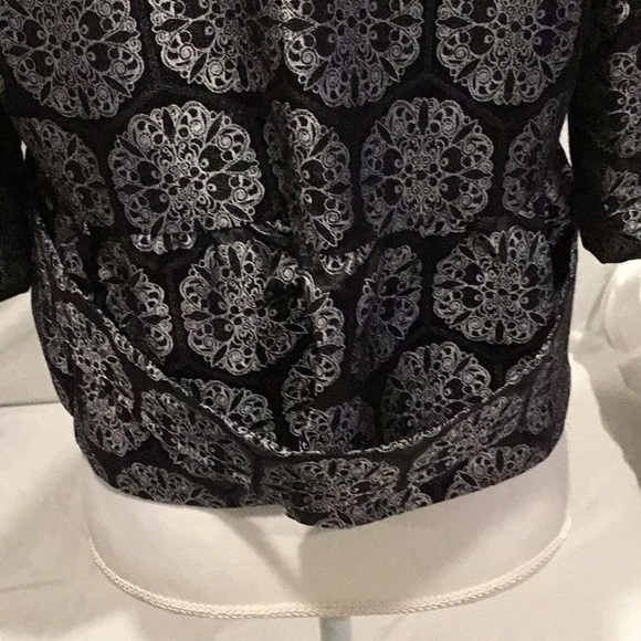 O) Women’s Tahari Jacket worn once , excell. cond. - Picture 5 of 8